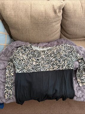 Lilly Pulitzer Black and Cream Animal-Print Short Sleeve Top